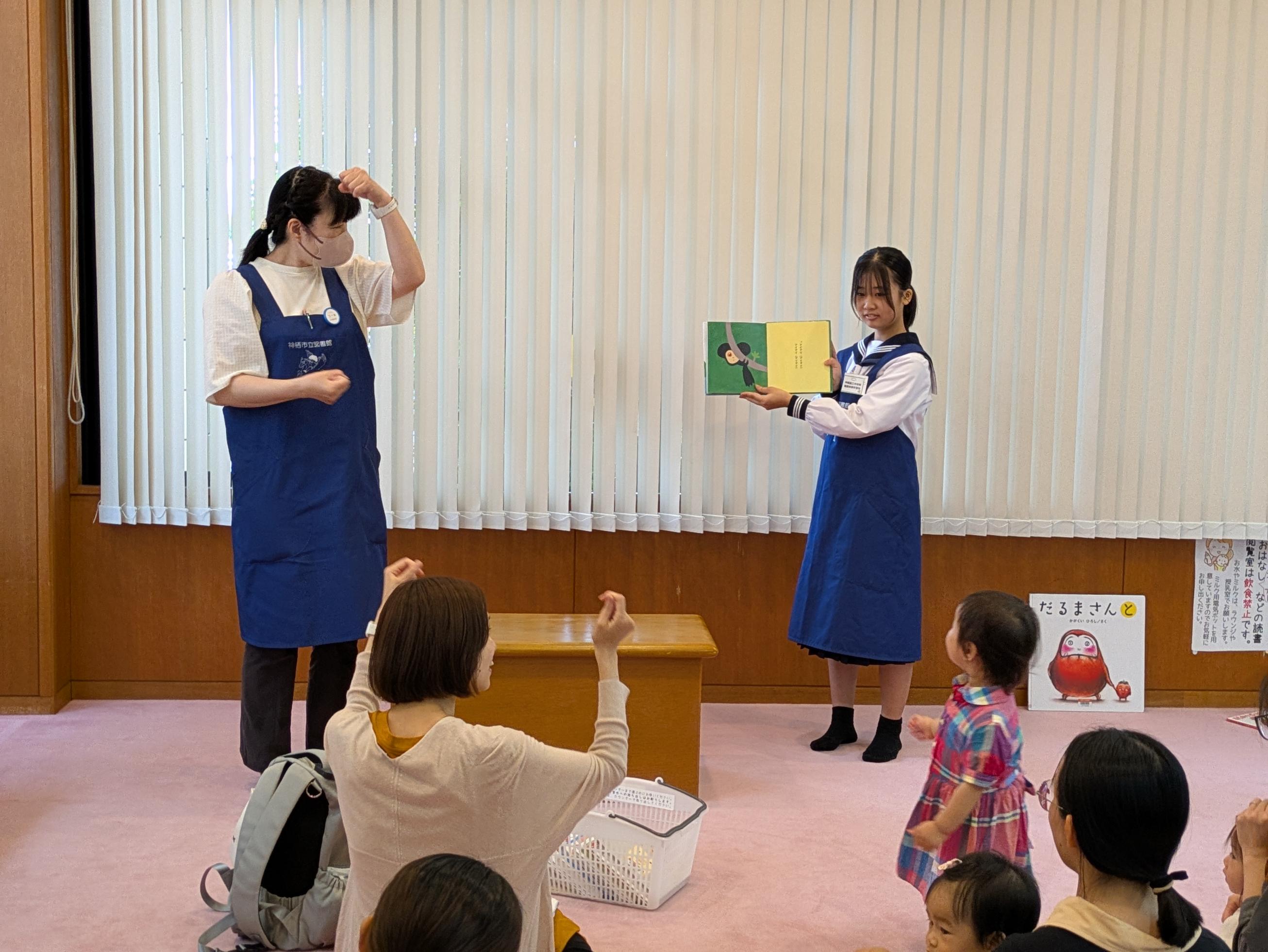 職場体験の様子　おはなし会