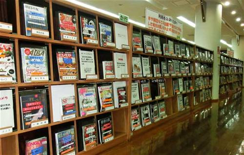 中央図書館の雑誌コーナーの写真 中央図書館の雑誌コーナーの写真