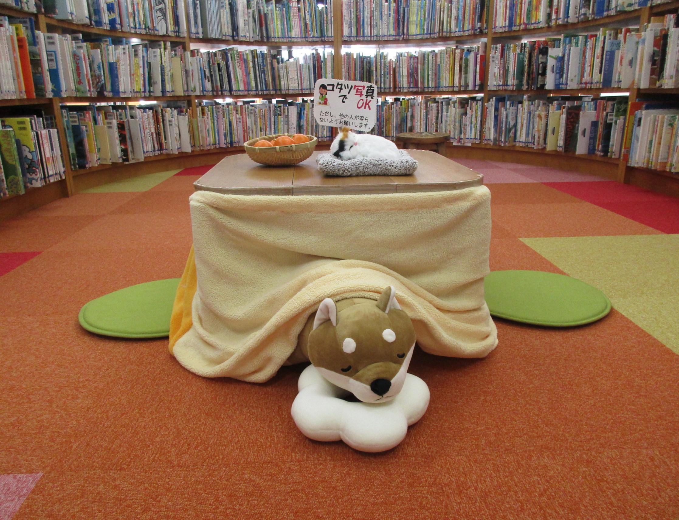 うずも図書館でこたつ.jpg